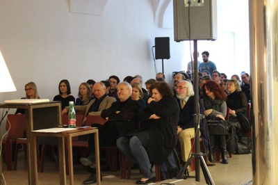 TOUCH DOWN: Wie Flughäfen unsere Städte prägen, 04.03.2016