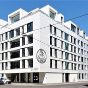 Mit zentraler Lage in der Linzer Innenstadt bietet das Generationenwohnen Elisabethinen lebenswerten Wohnraum für  Senior*innen, Studierende, Familien mit Kindern, Paare oder Singles. Das soziale Miteinander im Haus funktioniert vor allem auch, weil es eine*n „Kümmerer*in“ gibt.