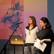 Kuratorinnen der Ausstellung "Boden für Alle", Katharina Ritter und Karoline Mayer