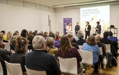 Cora Stöger, Kammerpräsidentin; Elisabeth Manhal, Land OÖ; Eva Schobesberger, Stadträtin.