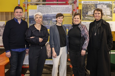 Wojciech Czaja (Kurator FBS), Katharina Cibulka (Künstlerin), Christina Kragl (afo), Veronika Platz (Kuratorin & Produktionsleitung afo), Sabine Pollak, Kunstuniversität Linz – © Violetta Wakolbinger Wojciech Czaja (Kurator FBS), Katharina Cibulka (Künstlerin), Christina Kragl (afo), Veronika Platz (Kuratorin & Produktionsleitung afo), Sabine Pollak, Kunstuniversität Linz