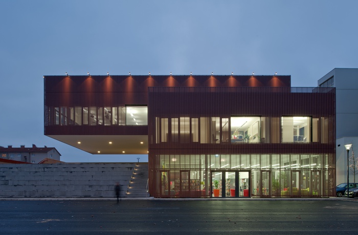 Dachlandschaft Ansfelden | Christa Lepschi, Architektin – Ausführung in Zu­sammenarbeit mit Riepl Riepl Architekten