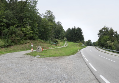 Bildtext zu Bettler-Haftlager Schlögen
Das „Bettler-Haftlager Schlögen“ bestand von 1935 bis 1938. Vagabundierende Arbeitslose und sogenannte Abreitsscheue sollten durch Haft und Arbeitsdienst „reintegriert“ werden.
© afo: Kontaminierte Orte / Bettler-Haftlager Schlögen