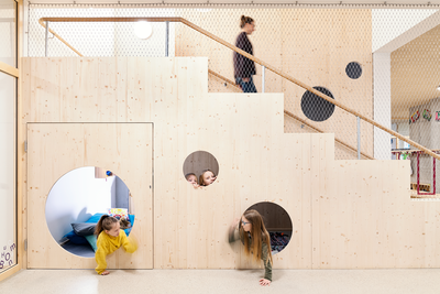 Löwenfeldschule, Bogenfeld Architektur