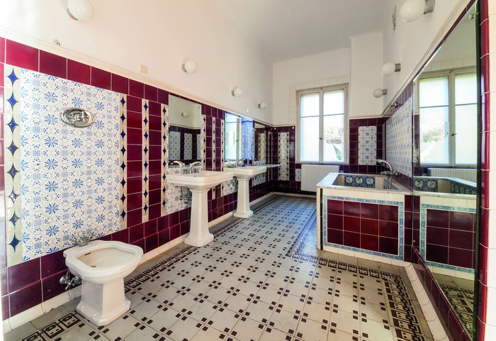 Badezimmer im Obergeschoß der Villa Meran in Weidling bei Klosterneuburg (Architekt: Hans Prutscher, Errichtet: 1909/1910)