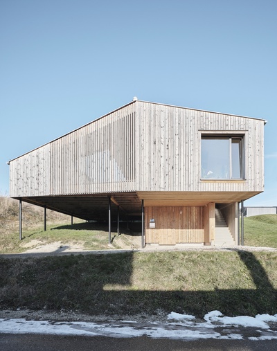 Kleines Haus mit Hang und Hof, K. M. Scheibl