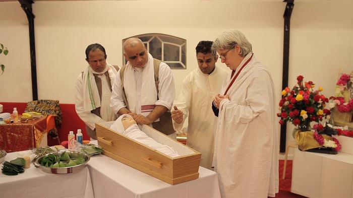 DEALING WITH DEATH
(NL 2020),
R: Paul Sin Nam Rigter,
74 Min.