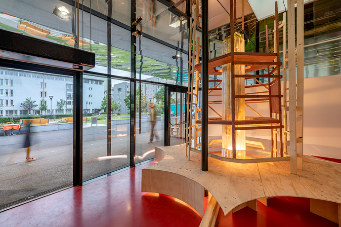 Grüße aus Linz, Installation am Grünmarkt 2020 - Silke Brösskamp – © Violetta Wakolbinger Grüße aus Linz, Installation am Grünmarkt 2020 - Silke Brösskamp