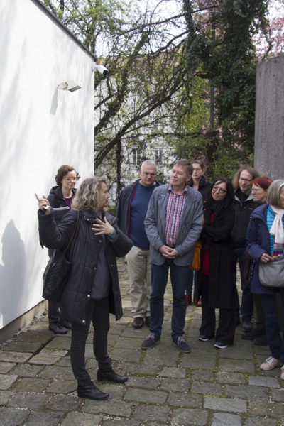 Am Eingang zur Synagoge Linz von Friedrich Goffitzer – © afo architekturforum oberösterreich Am Eingang zur Synagoge Linz von Friedrich Goffitzer