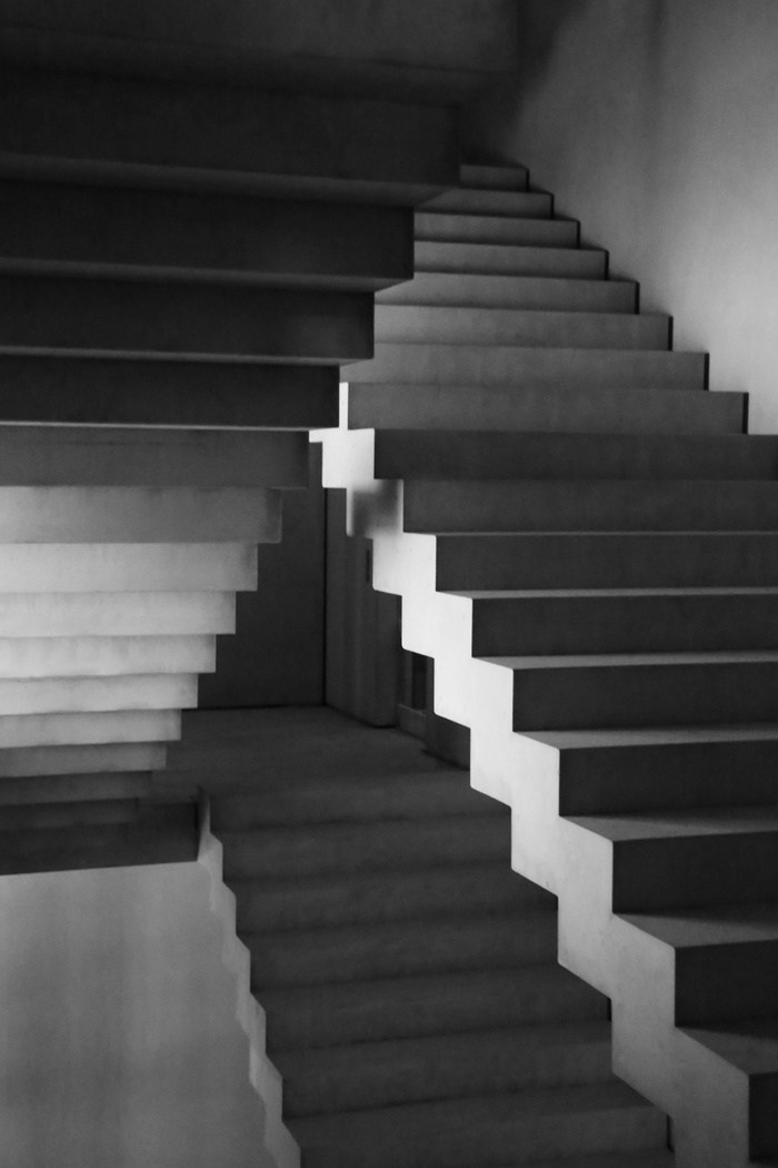 Magazin 2
STEINBAUER architektur+design | 
Kalten bacher ARCHITEKTUR.
Das Erdgeschoß wird künftig
als Schule genutzt. Die Büros
darüber sind durch 70000
Glasbausteine belichtet.