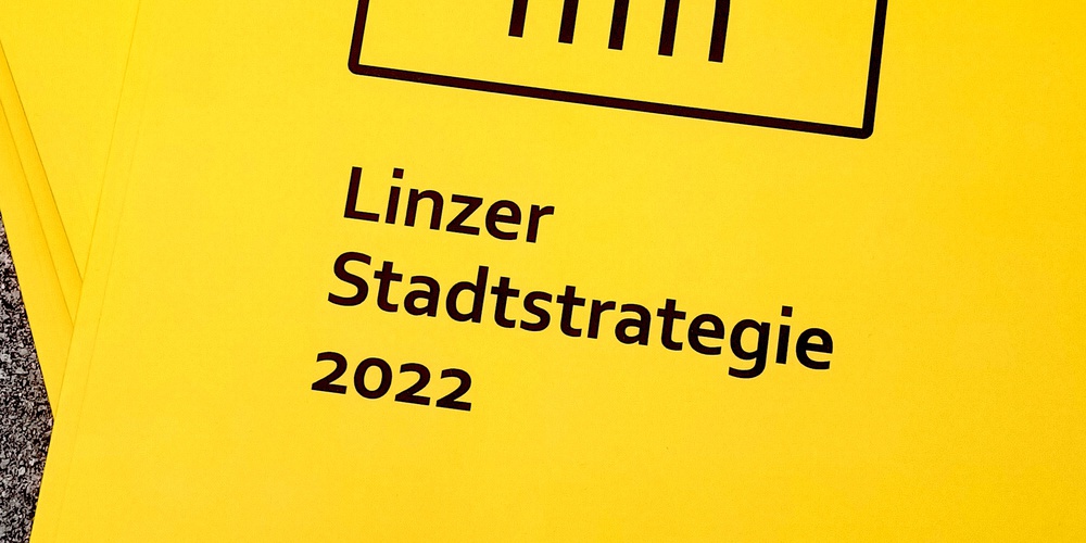 Die gedruckte Version der Linzer Stadtstrategie 2022 liegt im afo auf, die digitale Version ist auf
www.afo.at verlinkt.