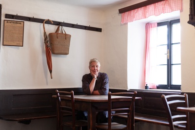 Gastgeberin Christiane Hofinger im ehemaligen Gasthaus zum Rosenkranz