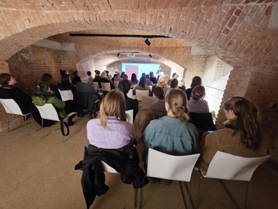 Theorie im Keller #38
Sabina Riß: "Frauengerechter Wohnbau"