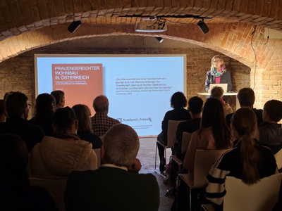 Theorie im Keller #38
Sabina Riß: "Frauengerechter Wohnbau"