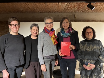 Antonia Forster (Symposium Frauen + Wohnen), Christiane Feuerstein (Moderation), Ursula Spannberger (Architektin), Sabina Riß (Autorin), Christa Lepschi (Architektin)