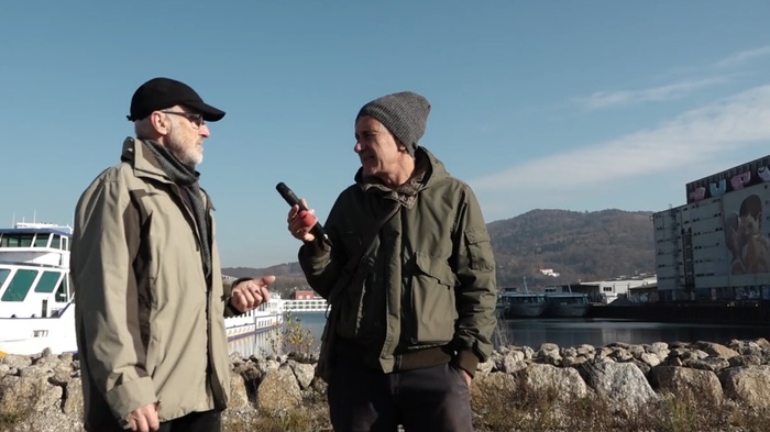 Peter Arlt (rechts) unterwegs im Linzer Hafen für die Fernsehreihe Hot Spot