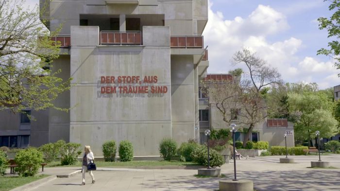 Schriftzug, Kunst am Bau: Marco Lulić | Terrassenhaussiedlung, Graz, 1978 | Interessensgemeinschaft | Arch: Werkgruppe Graz