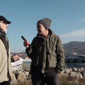 Peter Arlt (rechts) unterwegs im Linzer Hafen für die Fernsehreihe Hot Spot