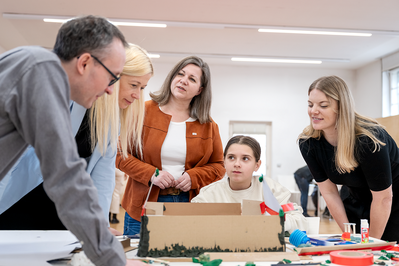 StadtLandPlus - Baukultur für Kinder und Jugendliche |  Clemens Quirin (Leiter, afo), Stadträtin Doris Lang-Mayerhofer (Stadt Linz), Cora Stöger (ZT Kammer Oberösterreich), Silvia Koll (StadtLandPlus, afo)