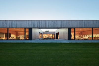 Volksschule Unterdorf, Höchst Bauherrschaft: Gemeinde Höchst Architektur: Dietrich | Untertrifaller Architekten ZT GmbH, Bregenz Fertigstellung: 2017