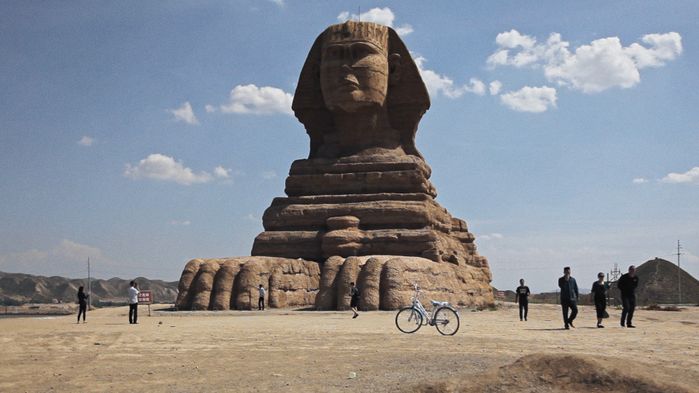 A PILE OF GHOSTS (AT, SG 2021), R: Ella Raidel, 70 Min.