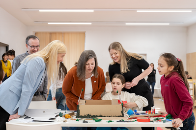 StadtLandPlus - Baukultur für Kinder und Jugendliche |  Stadträtin Doris Lang-Mayerhofer (Stadt Linz), Clemens Quirin (Leiter, afo), Cora Stöger (ZT Kammer Oberösterreich), Silvia Koll (StadtLandPlus, afo)