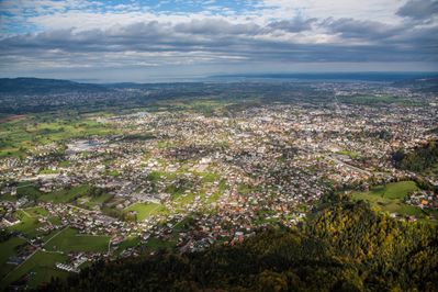 Stand der Zersiedelung im Rheintal, Luftbild von Dornbirn aus dem Jahr 2017.