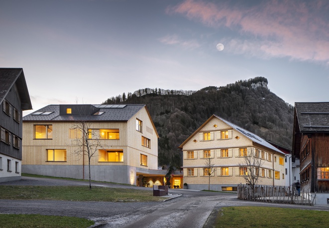 Tempel 74, Mellau
Bauherrschaft: Evi und Jürgen Haller sowie Gerhard, Kathrin und Angelika Felder
Architektur: Bmstr. Jürgen Haller, Mellau
Fertigstellung: 2019